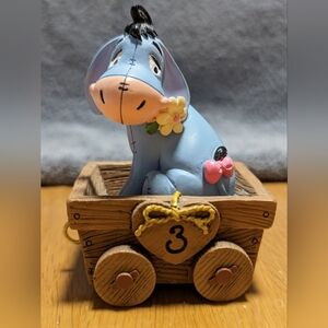 Disney Showcase Precious Moments Share The Gift of Love "Eeyore In Wagon" Fig.